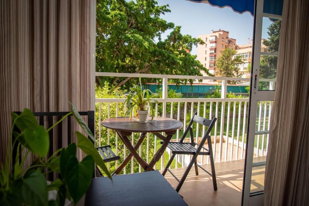 Piso con Jardín Málaga Exterior foto